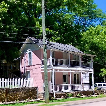 The Pink House On Main - Lower Eureka Springs Εξωτερικό φωτογραφία